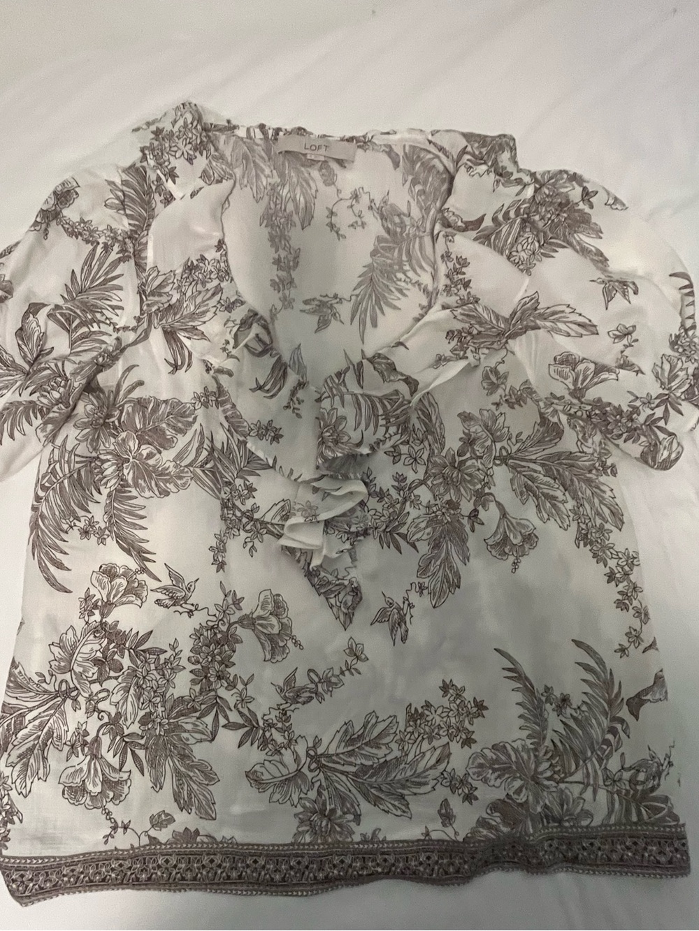 Worn once Loft Ruffled V-Neck Floral Women's Top in Cream and Brown sz M
